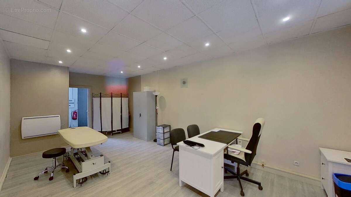 Commerce à LE CHAMBON-FEUGEROLLES