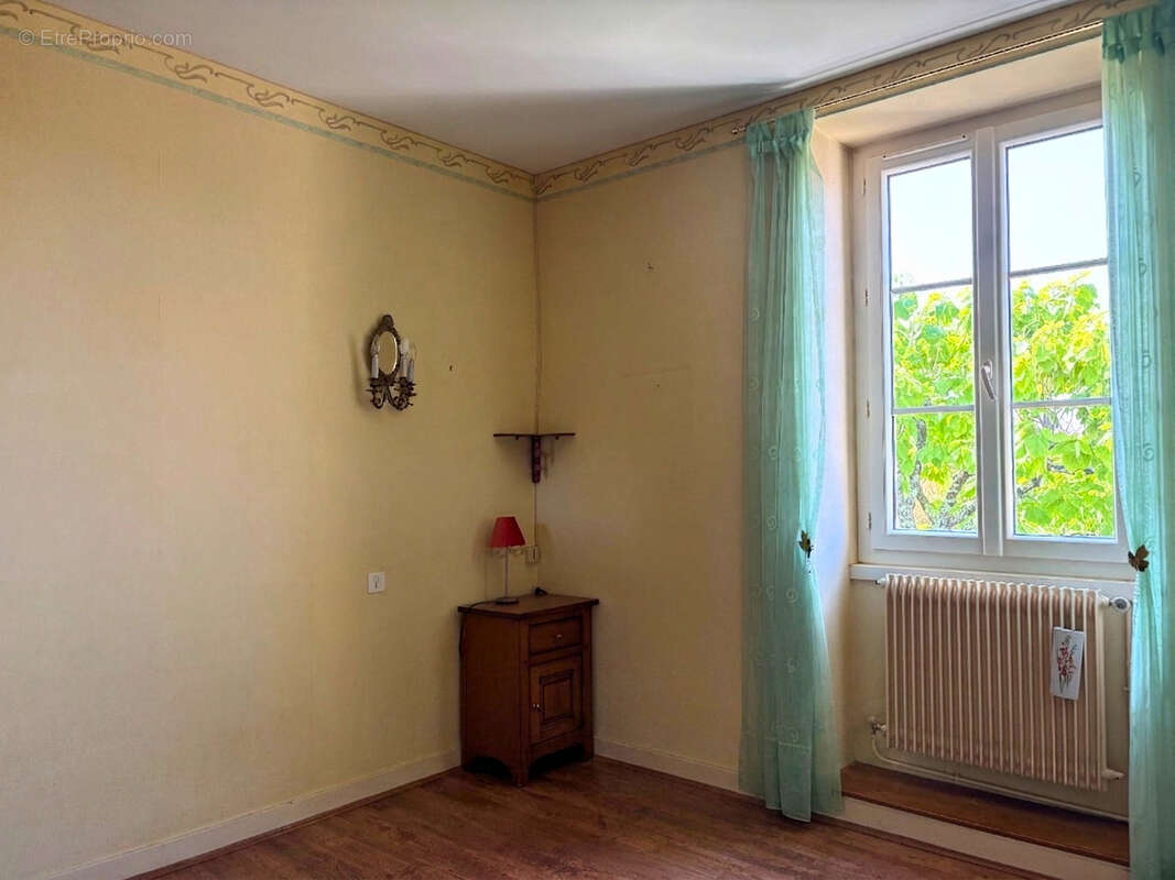 MAISON DE CARACTÈRE en pierre de taille, terrain de 1 200 m2, dépendance de 210 m2, quartier Gare COGNAC - photo 14