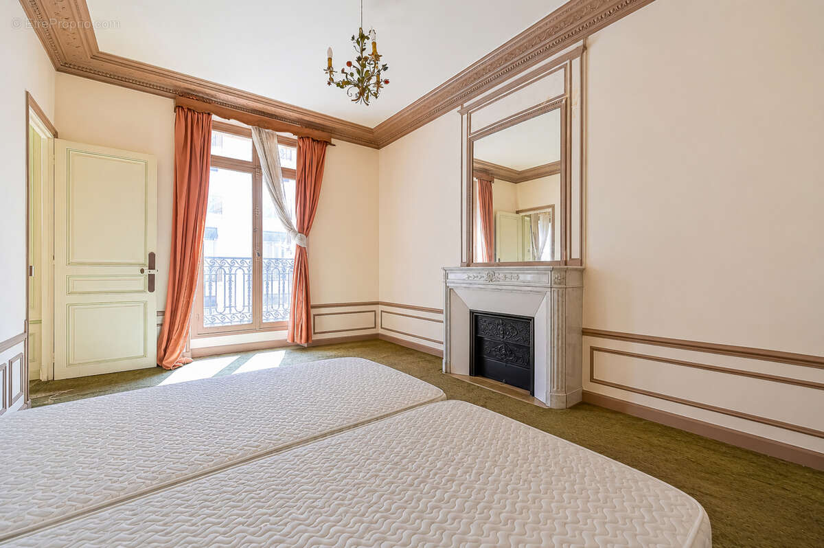 Appartement à PARIS-8E