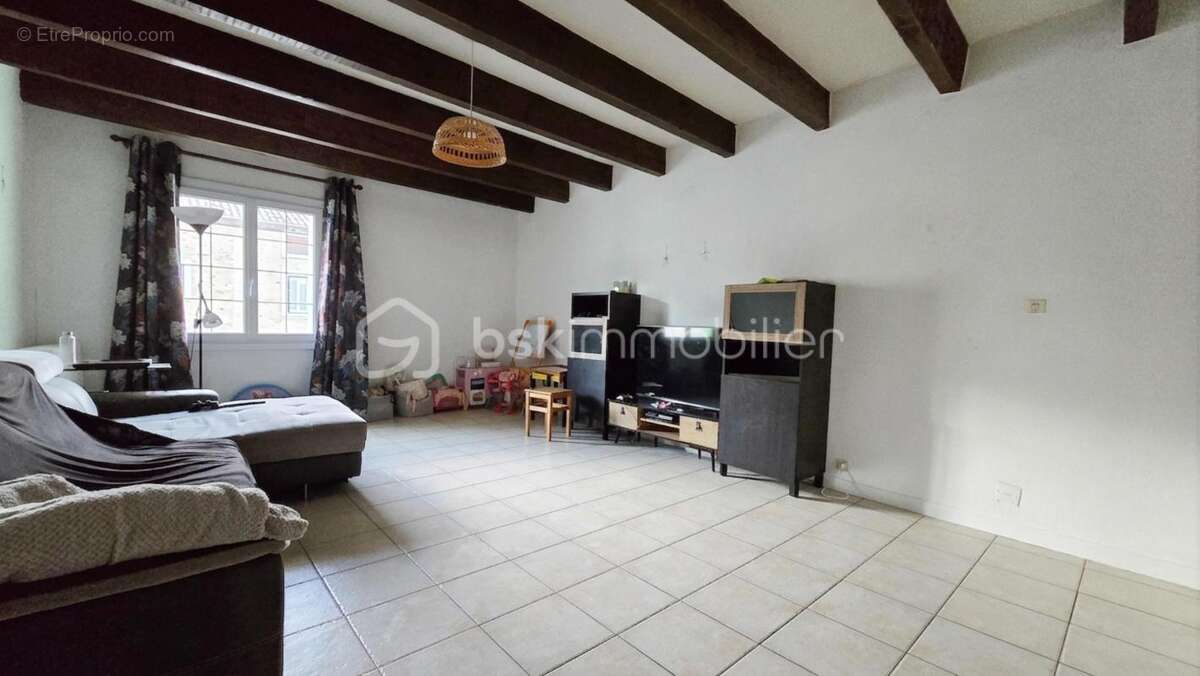 Grande maison de village : 4 chambres, cave et garage - photo 3