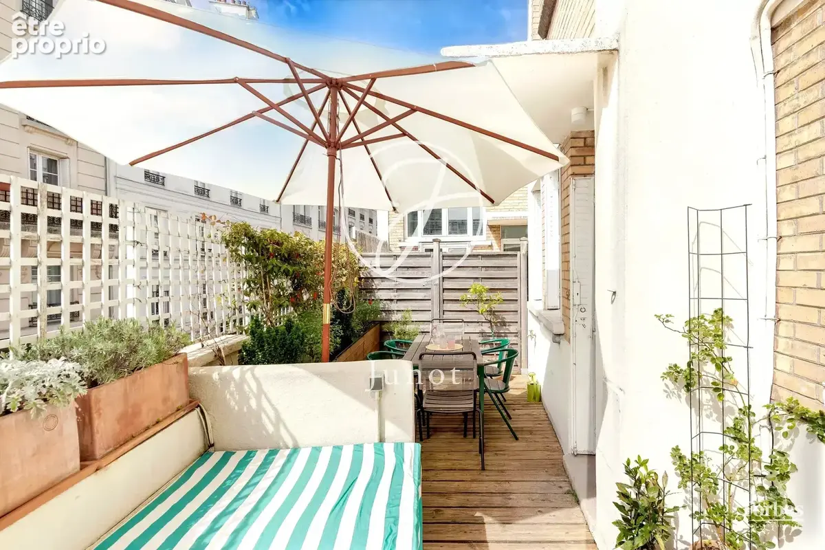 Paris 18e - MONTMARTRE / HAUT LEPIC - Appartement comme une maison - 3 pièces - 67,27m² Carrez - 68,07m² au sol - Terrasse 15,80 - photo 7