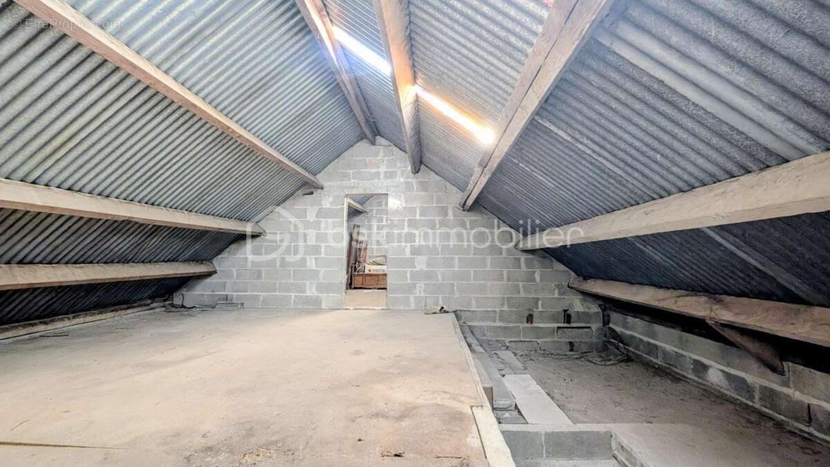 Maison à JUAYE-MONDAYE