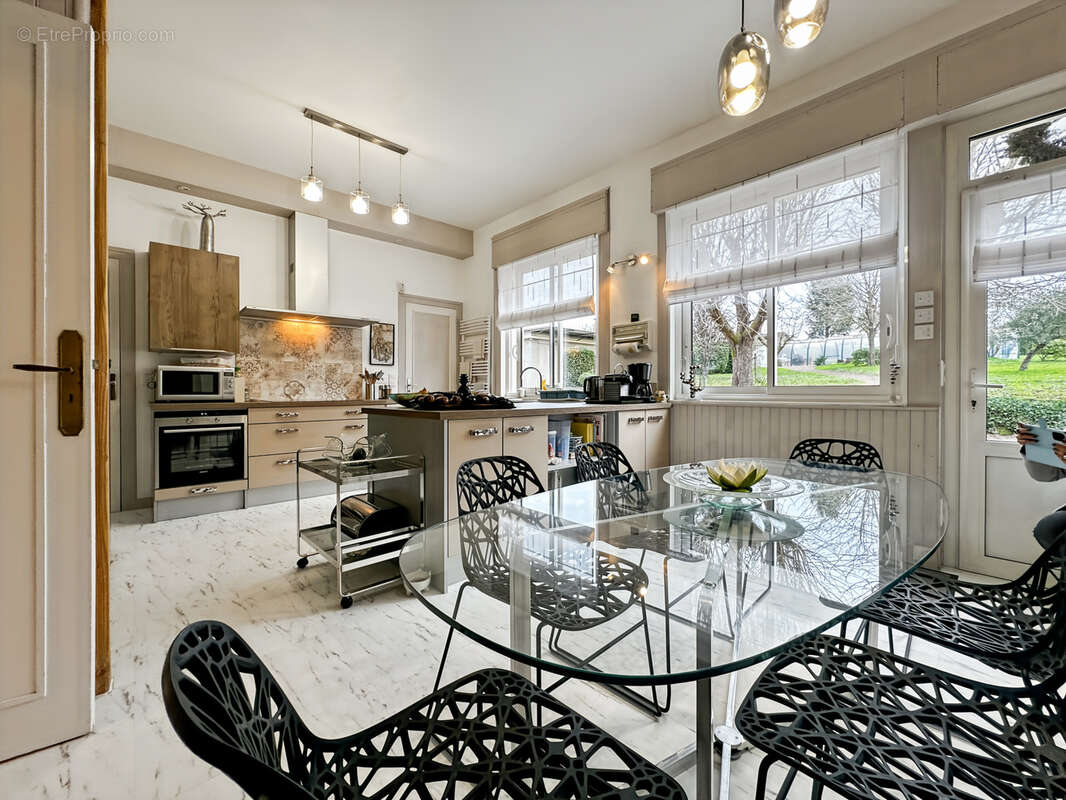 Maison à ROULLET-SAINT-ESTEPHE