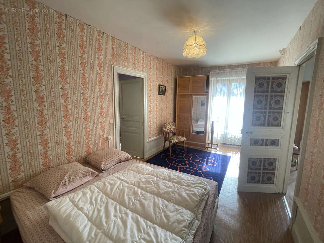 Appartement à ROCHEFORT-MONTAGNE