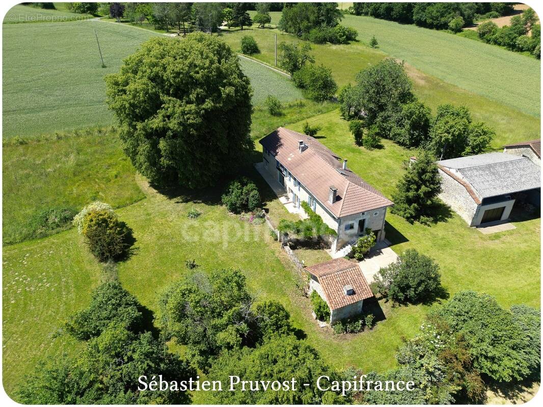 Maison à CHAMPAGNAC-DE-BELAIR