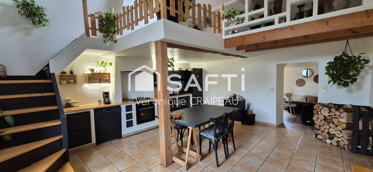 Photo 3 - Maison à LA CHAIZE-LE-VICOMTE