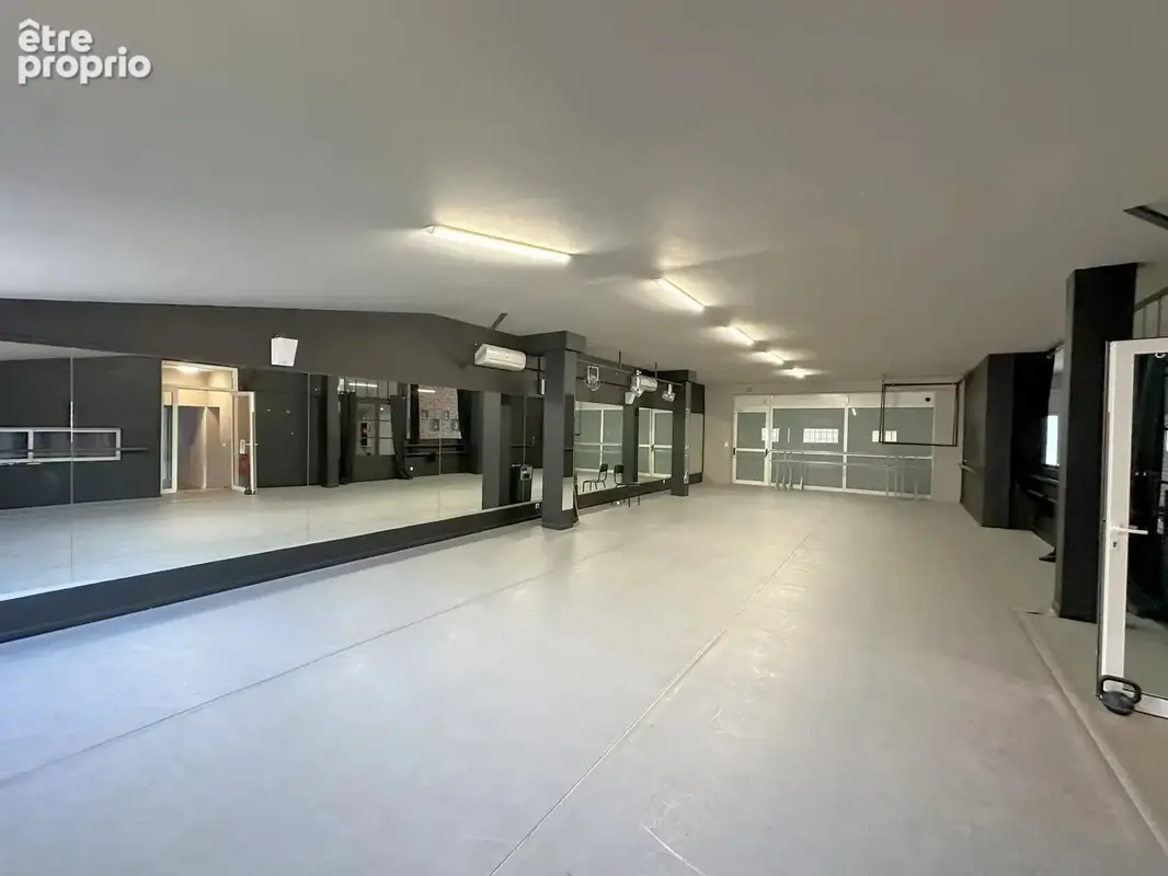 Commerce 273 m² à Toulon  - photo 2