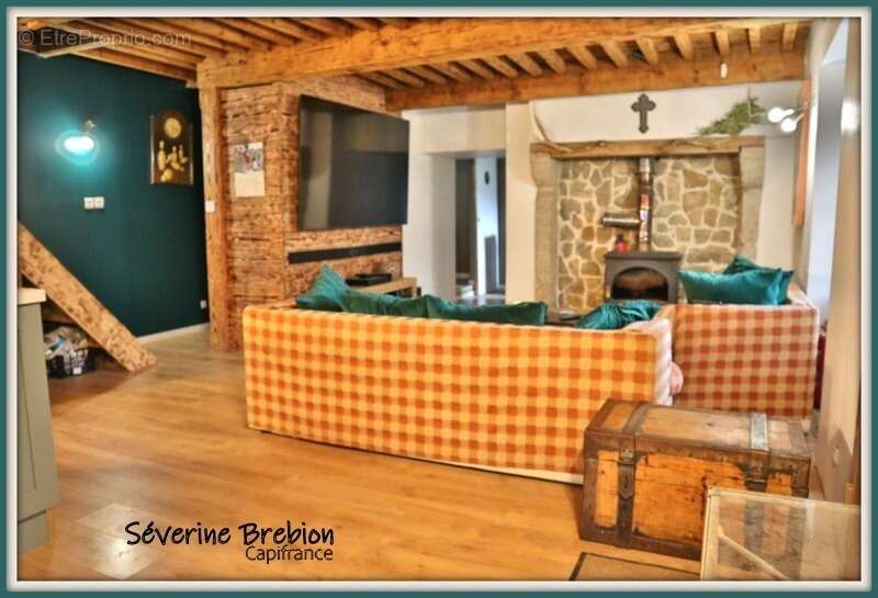 Ancienne ferme rénovée de 190 m², 4 chambres, avec grange, terrain de 11 000m² à Cervières - photo 10