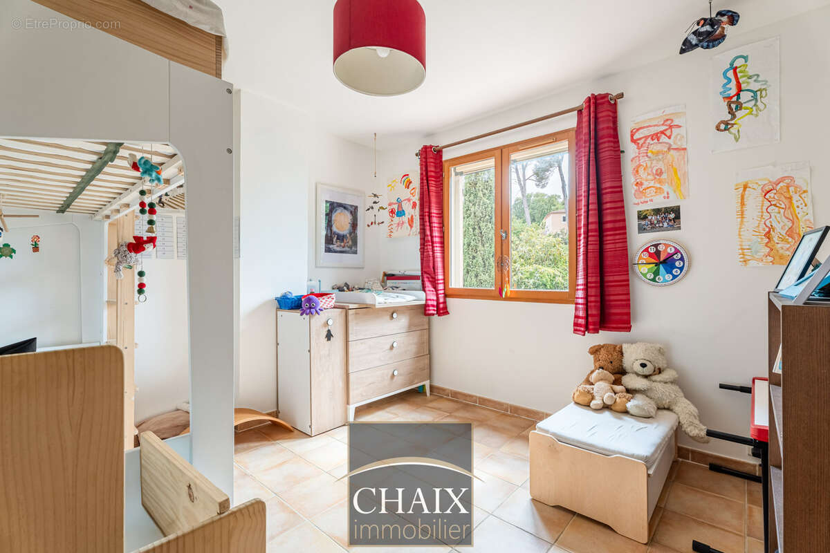 Aubagne   Dans un environnement résidentiel maison familiale de type 5 - photo 10
