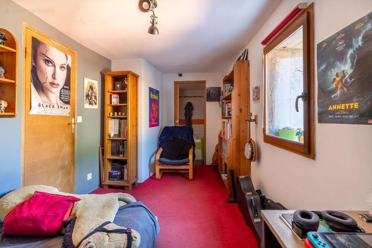 Rare à Cuges-les Pins-Maison de village de caractère de 115 M2 avec terrasse de plus de 21M2 - photo 8