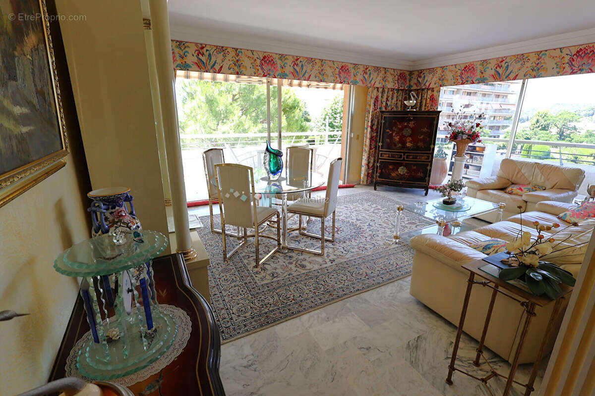 Appartement à LE CANNET