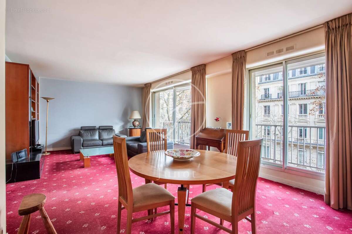Appartement à PARIS-17E