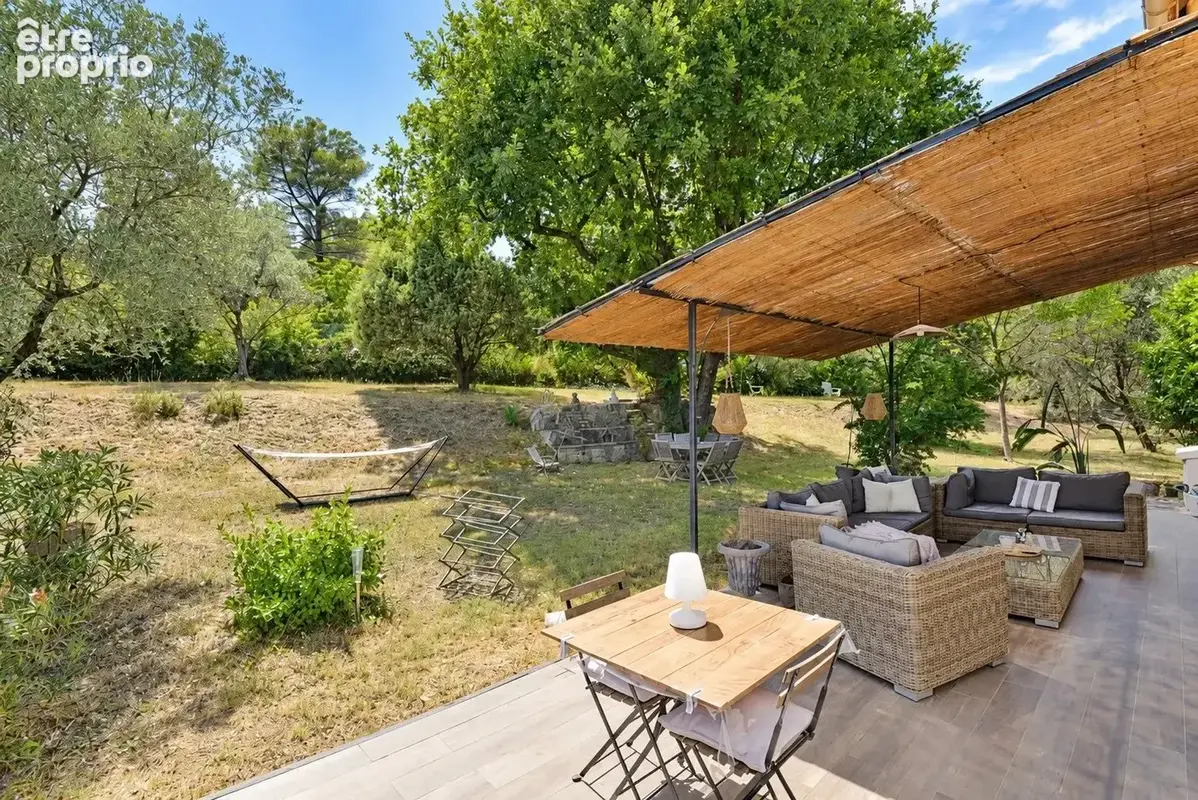 Tourrettes - Villa avec dépendance, piscine et vue - photo 7