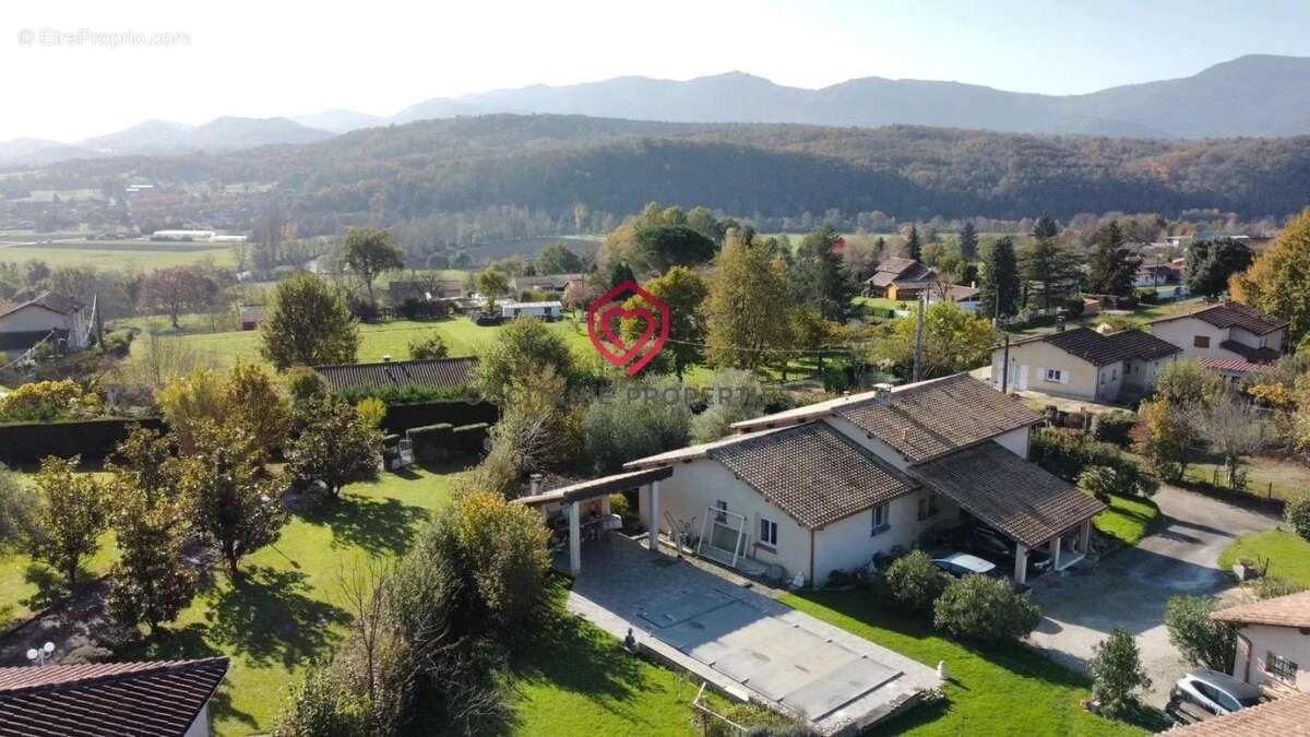 Maison à MERCENAC