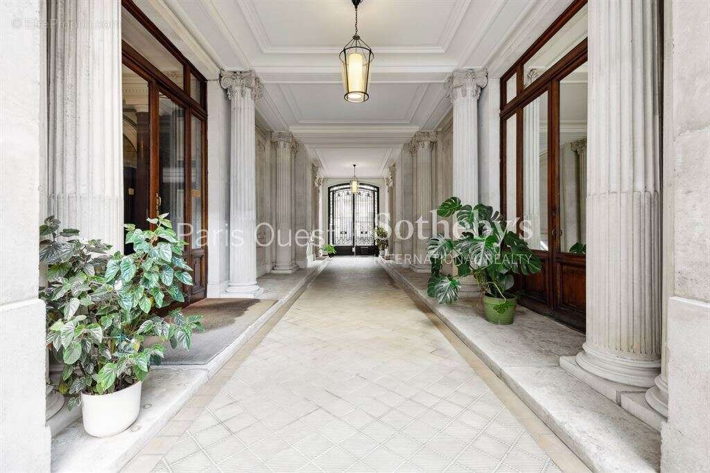 Appartement à PARIS-8E