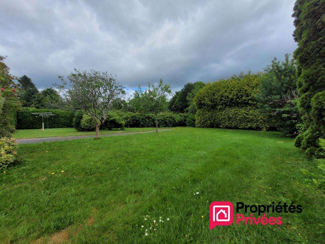 29170 PLEUVEN - Terrain  constructible viabilisé 1205 m2 environ - photo 3