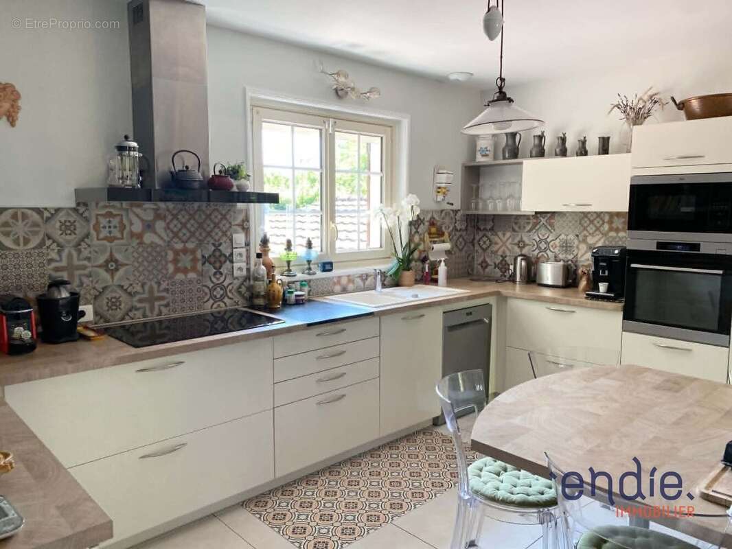 Maison 209 m² à Dompierre-Sur-Besbre  - photo 5