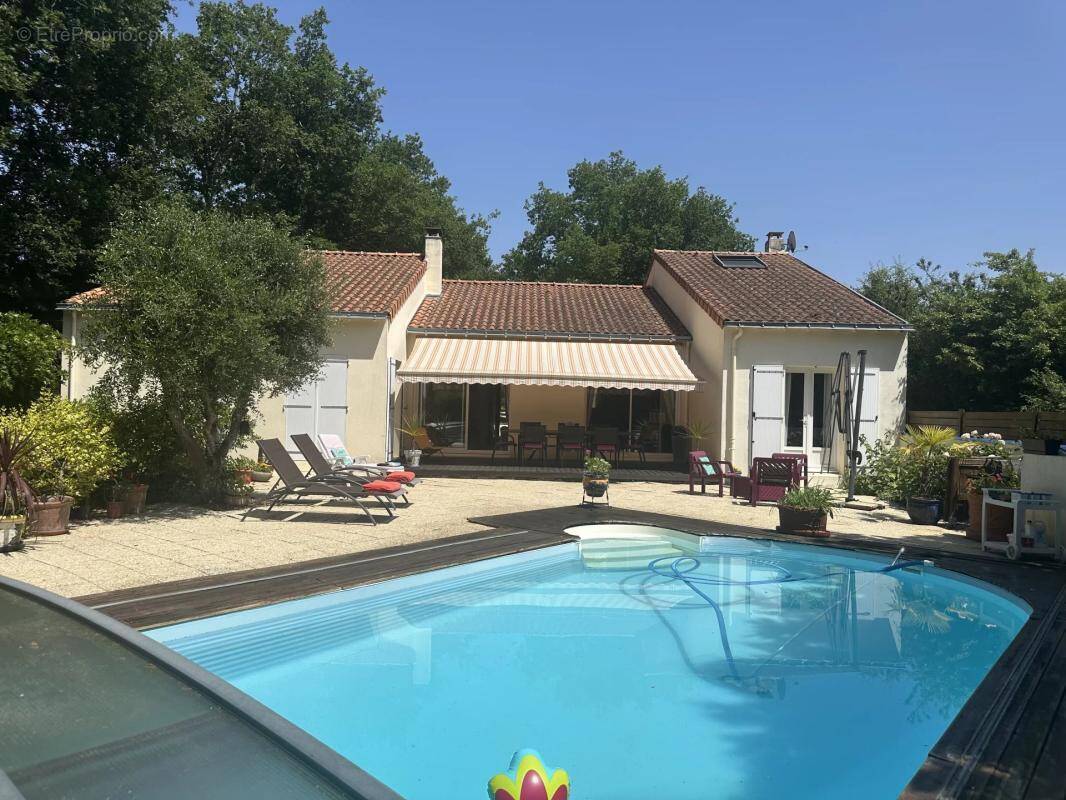 Maison à LE CELLIER