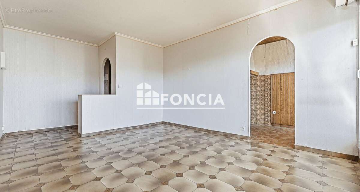 À vendre - 4 pièces en étage élevé avec balcon, garage et cave - Nice Ouest - photo 3