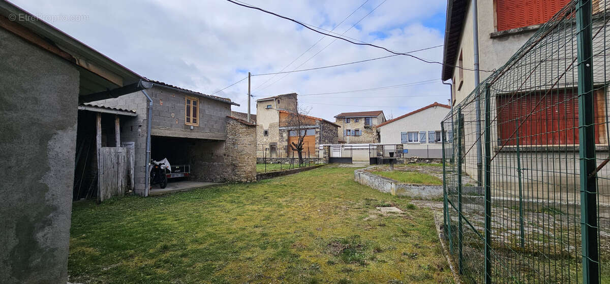 Maison à YSSAC-LA-TOURETTE