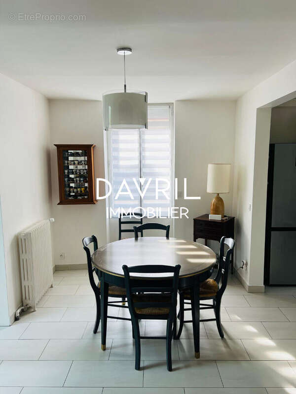 Maison à CHANTELOUP-LES-VIGNES