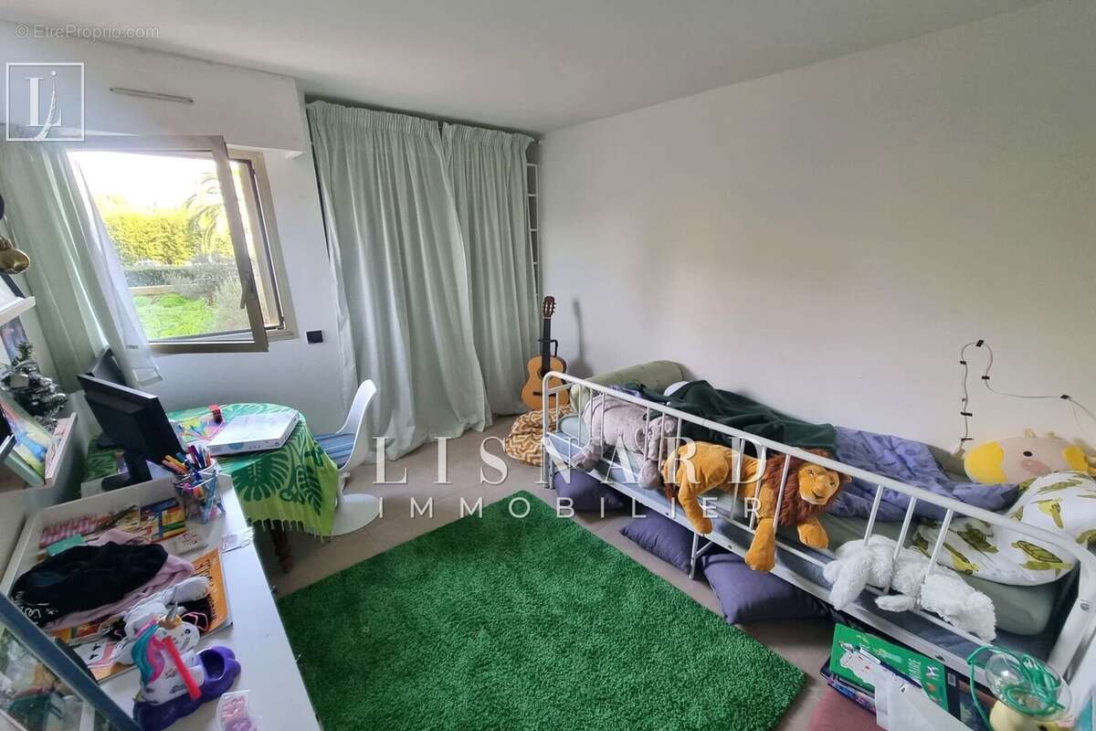 Appartement à VALLAURIS