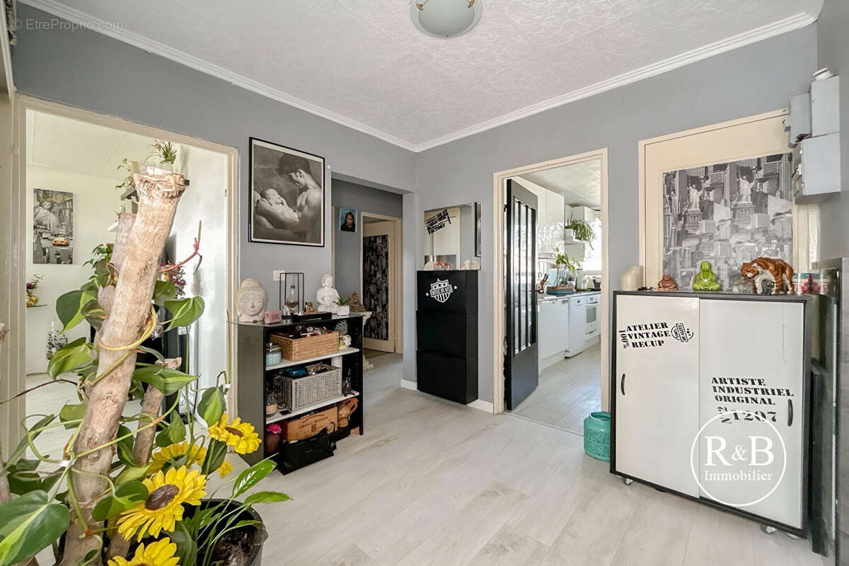 Appartement à LES CLAYES-SOUS-BOIS