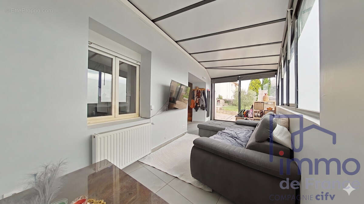 Maison 110 m² à Saint-Jean-Bonnefonds  - photo 9
