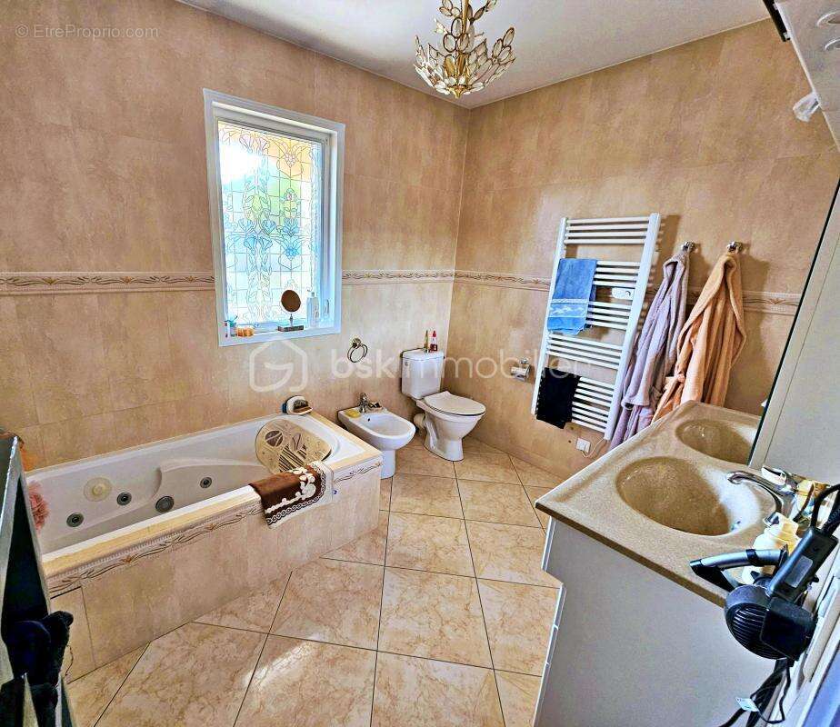 Maison de 233m² habitables - photo 9