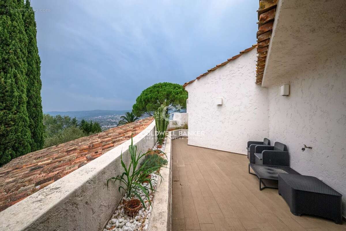 Maison à MOUGINS