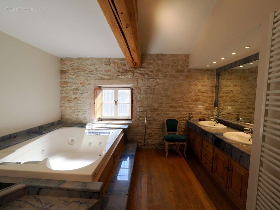 salle de bains parentale - Maison à TOURNUS