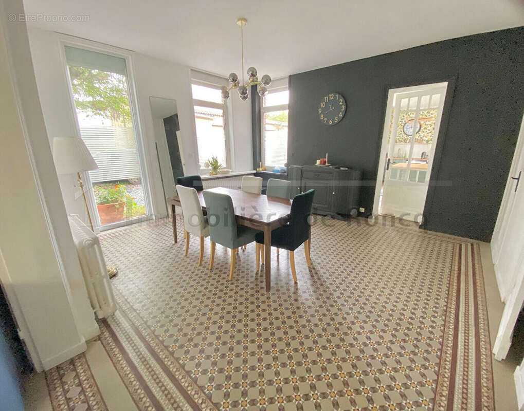 Maison 240 m² centre bourg - photo 2