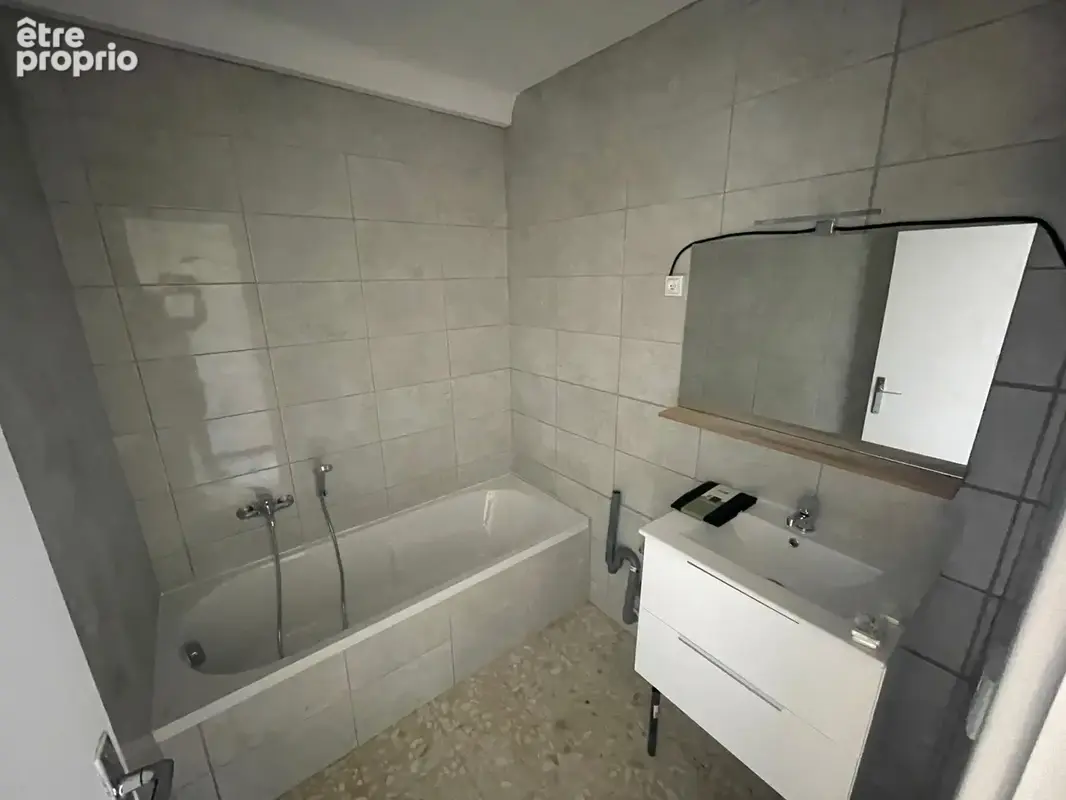 Vente appartement T4 avec balcon, cave et place de parking sécurisée, 66000 Perpignan, quartier de la gare. - photo 7