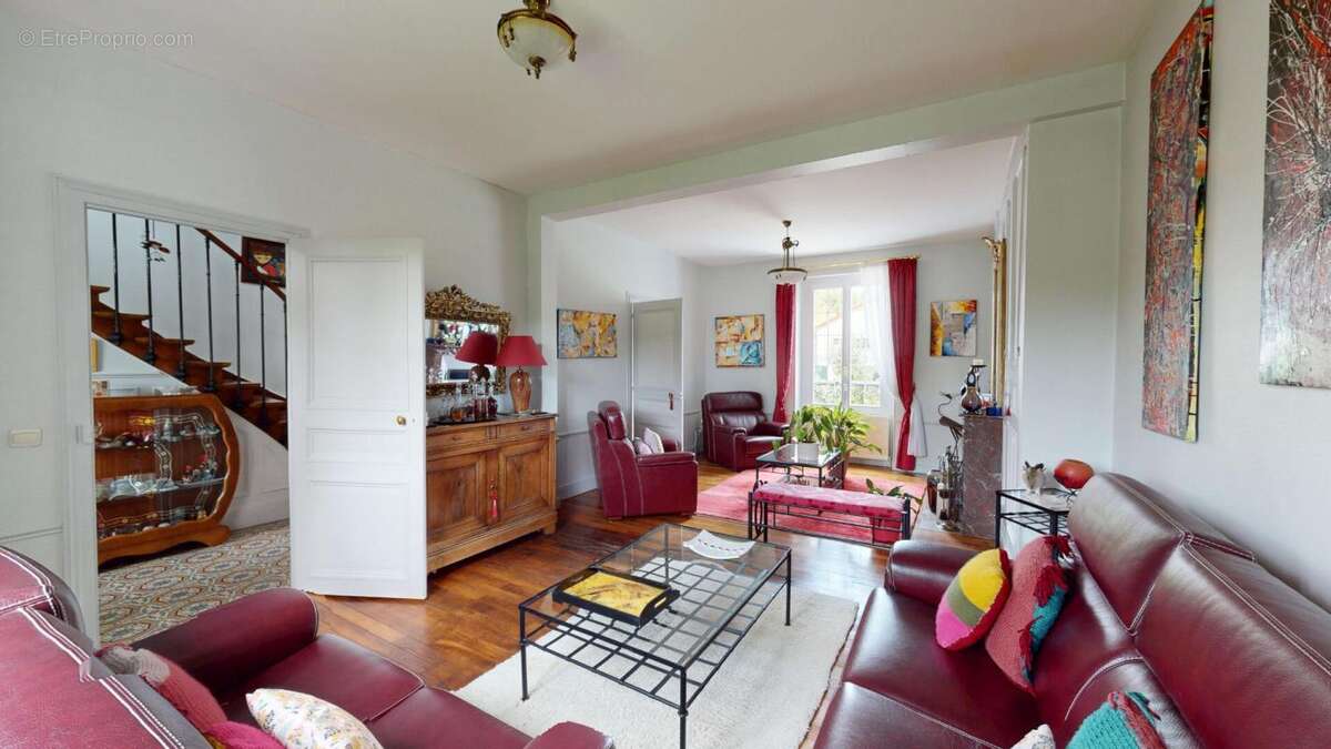 MAISON BOURGEOISE  229 M2 + dépendance 155 m2 PRIX  467900 - photo 5