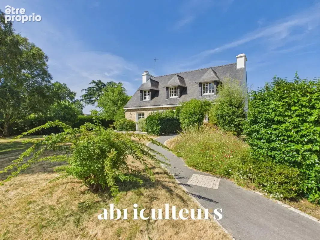 Spacieuse maison familiale de 160 m² sur parc arboré de 2 110 m² en vente – Quartier recherché du Teninio à Vannes (56000) - photo 14