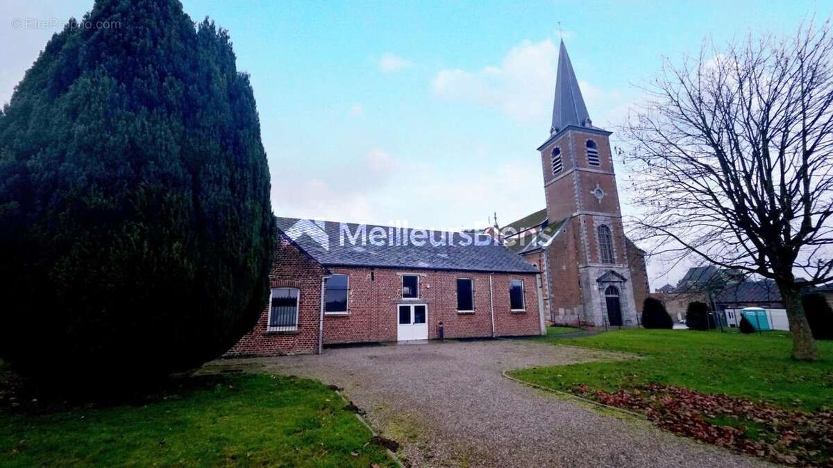 Commerce à PONT-SUR-SAMBRE