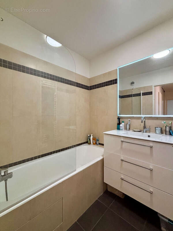 Appartement à LEVALLOIS-PERRET