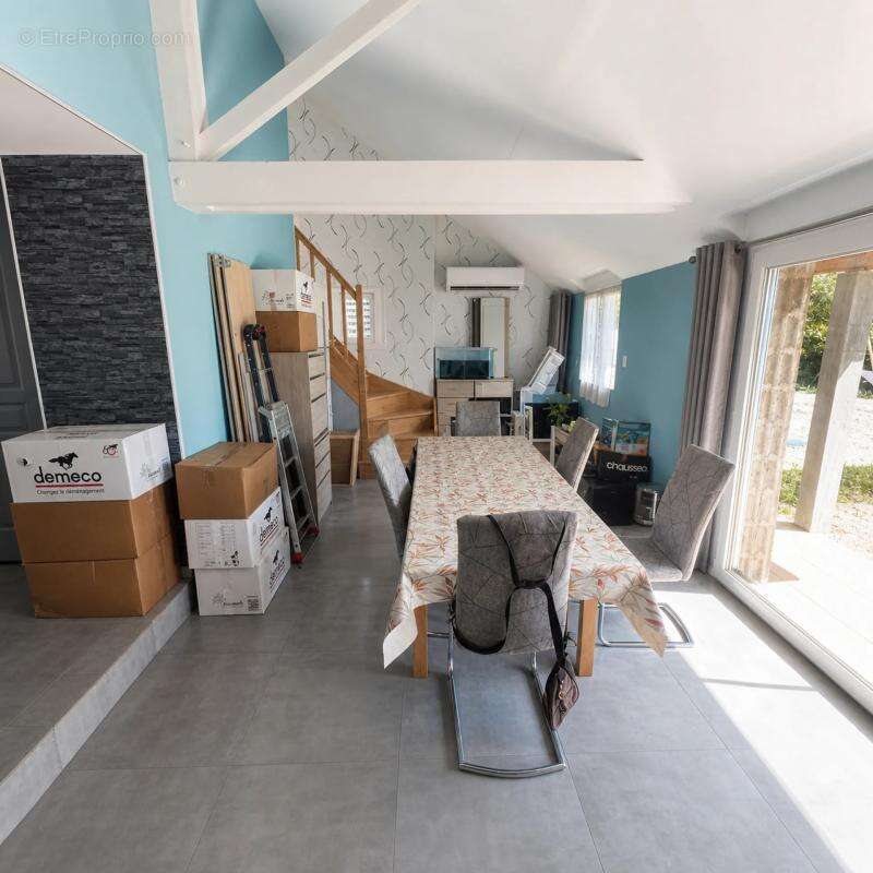 Maison de 5 pièces de 123 m² à Durdat-Larequille - photo 5