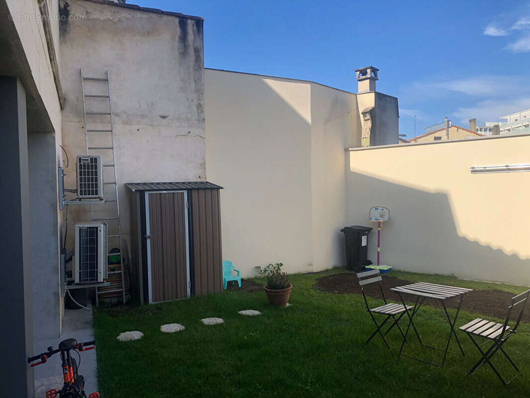 A VENDRE - SECTEUR BELCIER-Maison Bordeaux 5 pièce(s) 118 m2 avec Jardin - photo 2