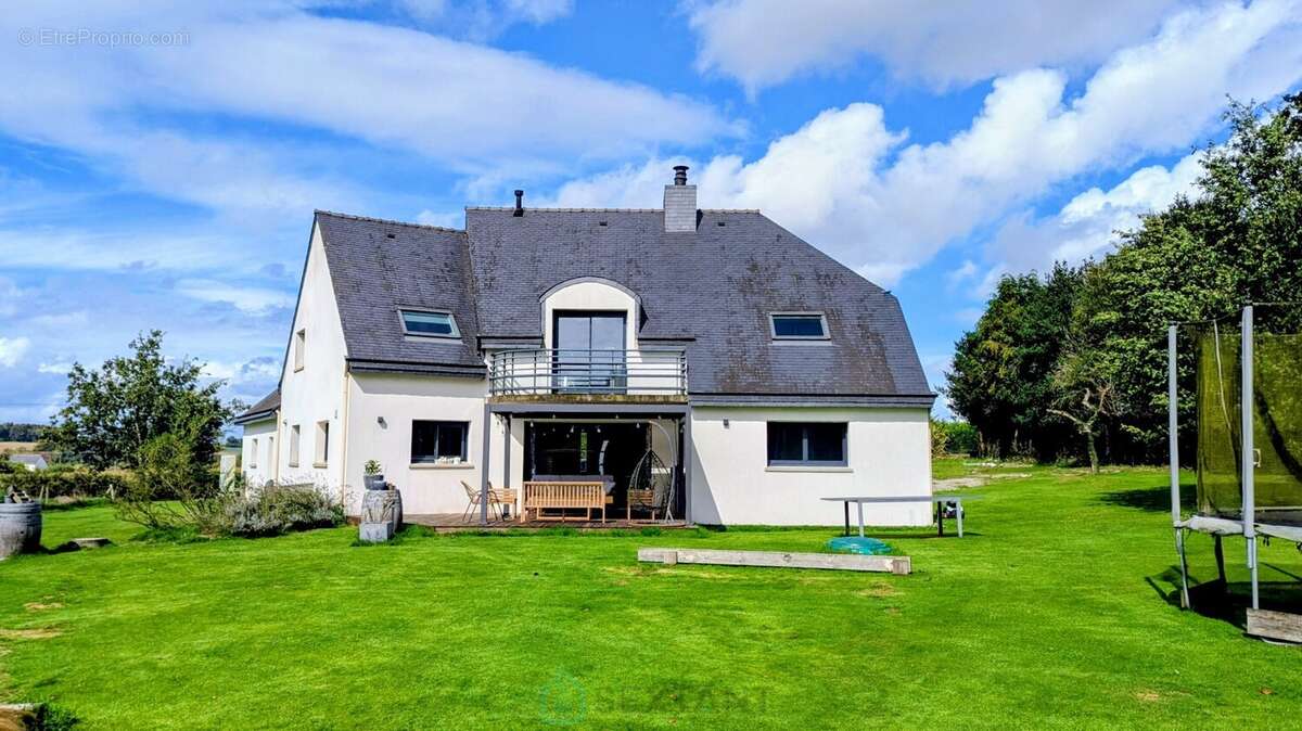 Maison à NOYAL-PONTIVY