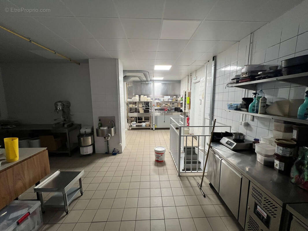 Commerce à PARIS-9E