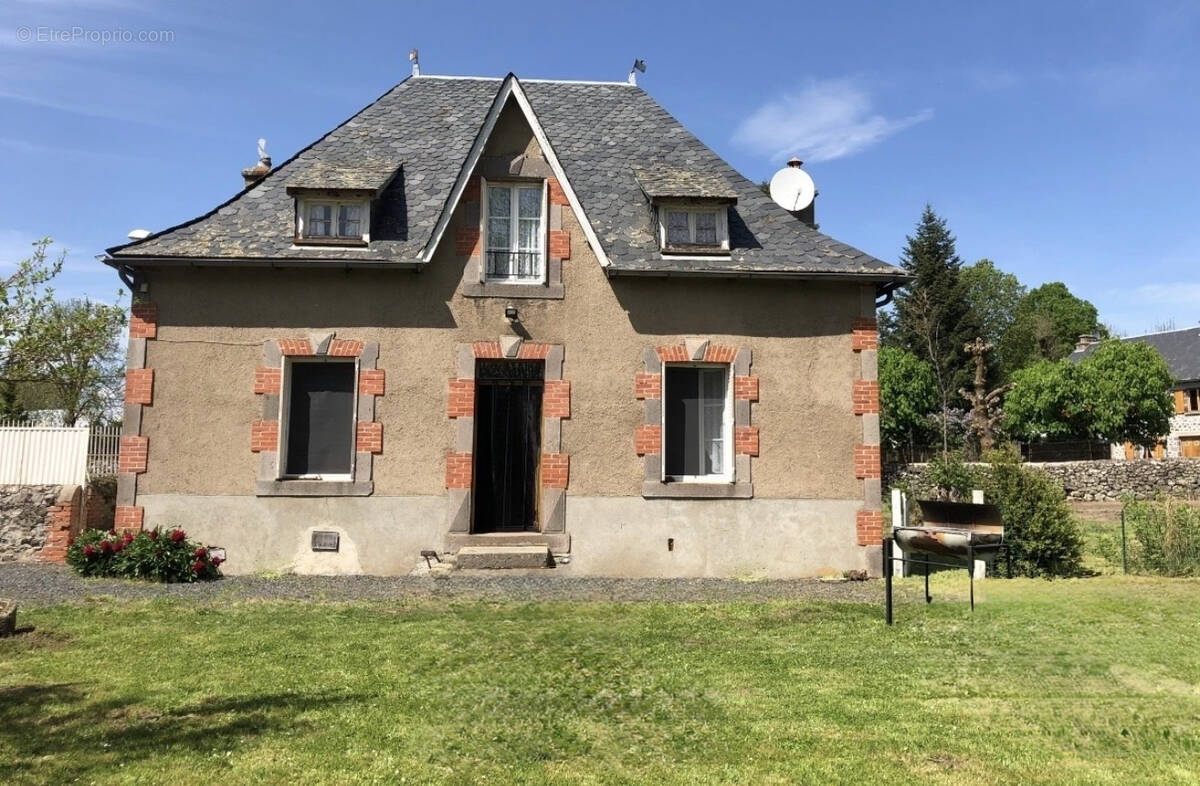 Maison à SAINTE-ANASTASIE