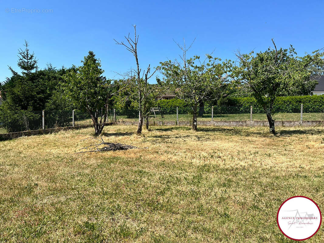 Terrain à SAINT-AMAND-MONTROND