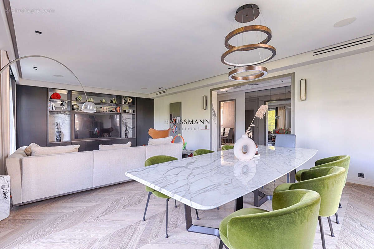 Appartement à NEUILLY-SUR-SEINE