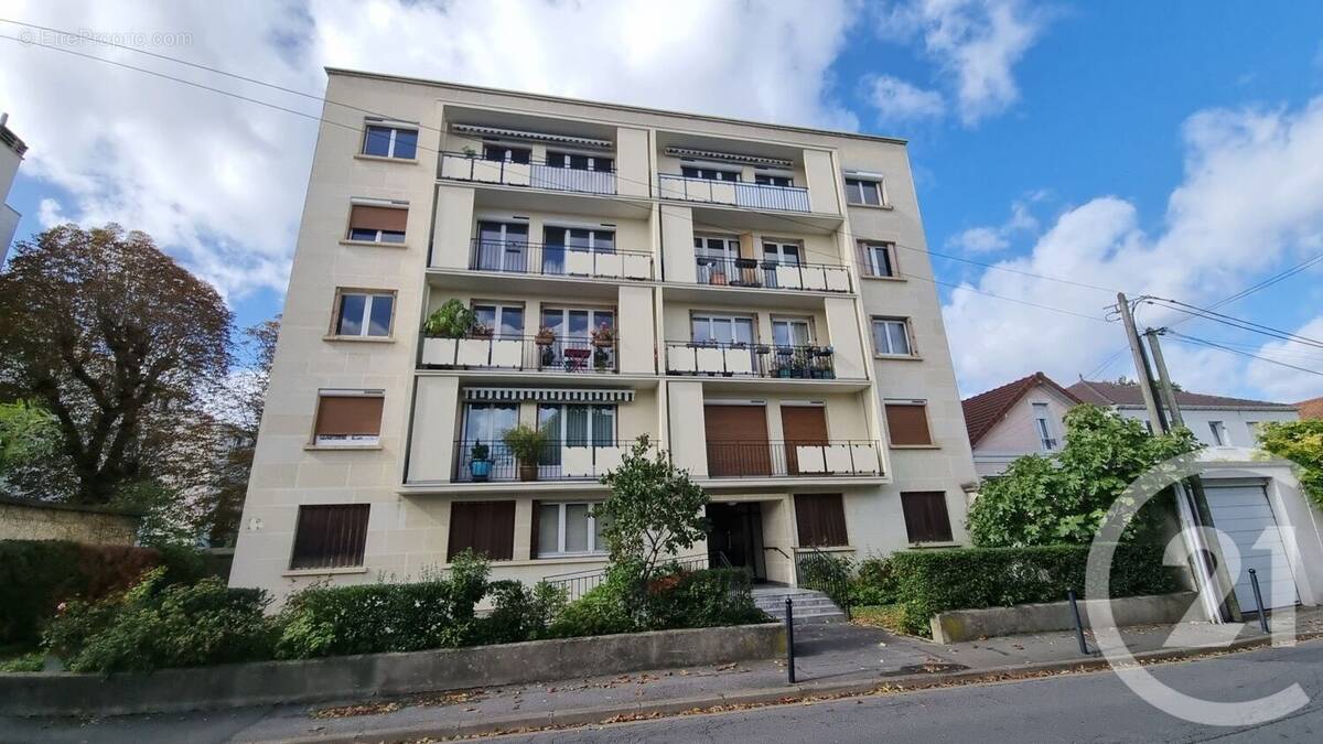 Appartement à SAINT-MAUR-DES-FOSSES
