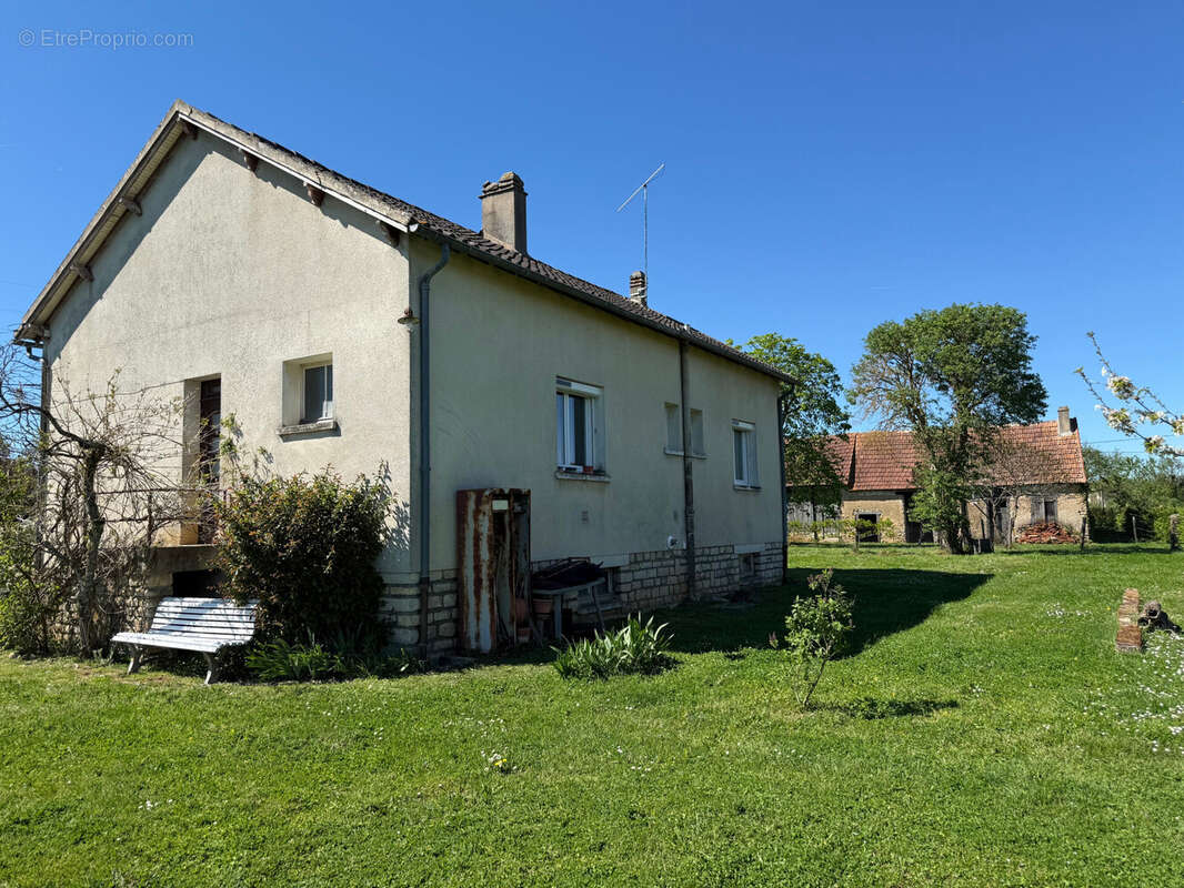 Maison à FOUGEROLLES