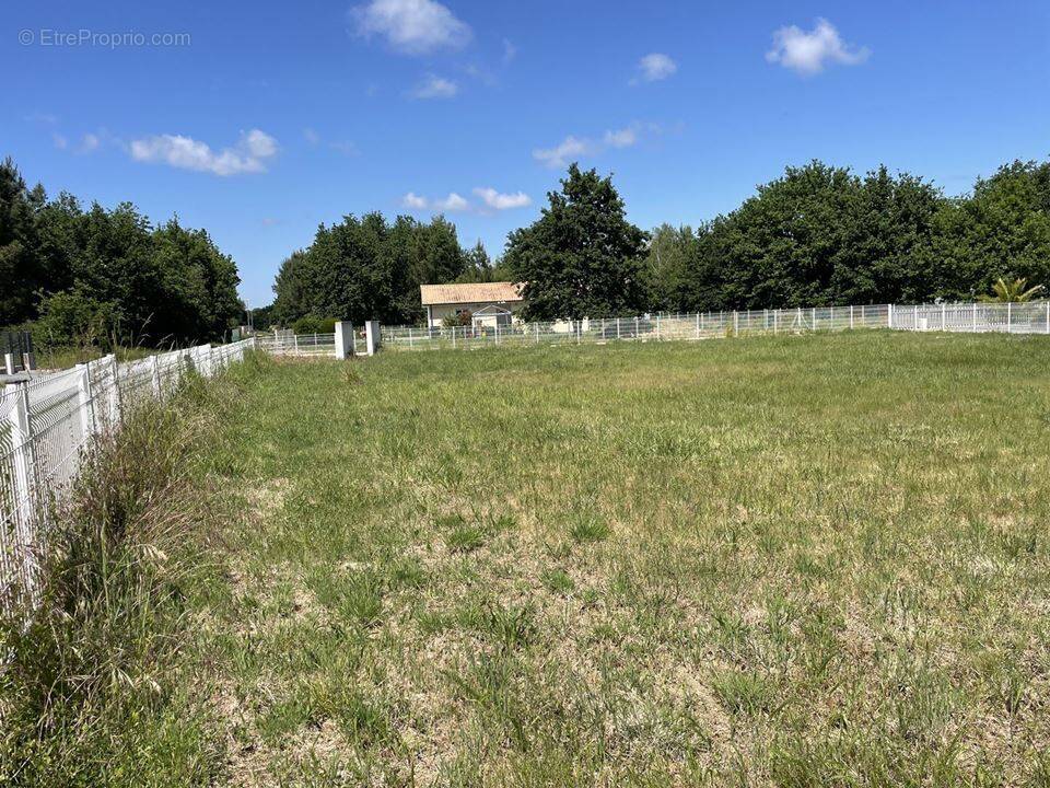 Terrain à GRAYAN-ET-L'HOPITAL