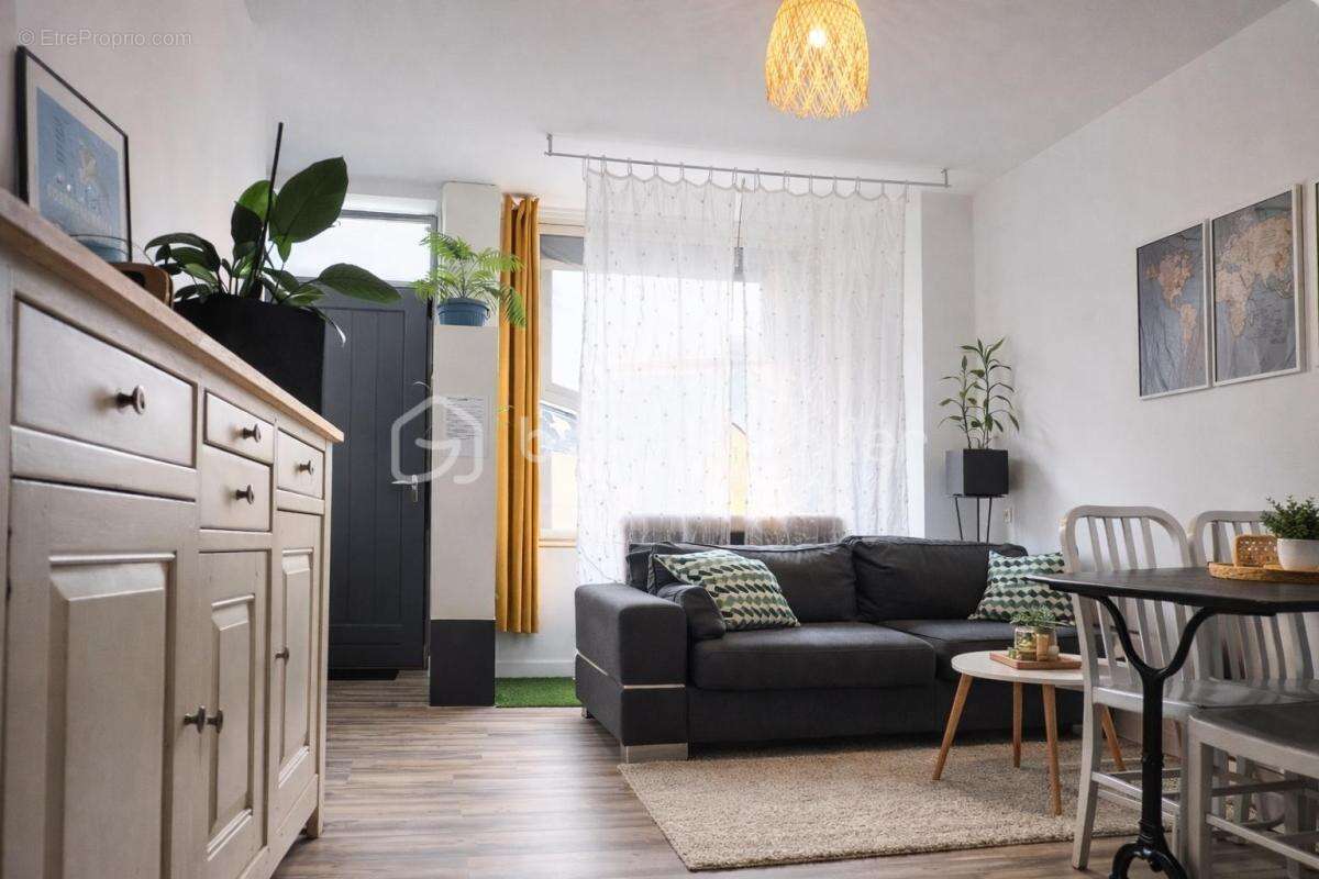 Appartement à FOURAS