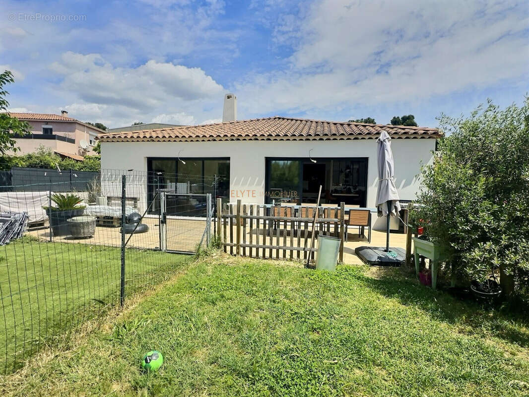 Maison à SAINT-CHAMAS