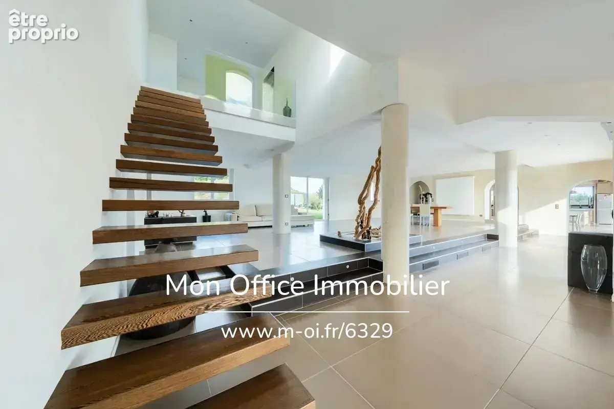 Référence : 6329-NGU - propriété 10 pièces - 32ha - 980m2 - Vue spectaculaire sur la région et la mer - photo 6